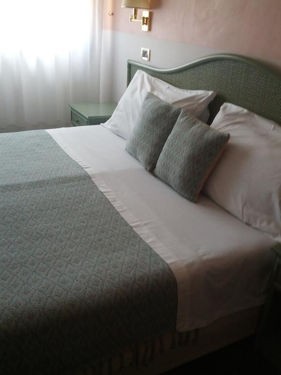 Hotel Villa Tiziana Lido de Venise Extérieur photo