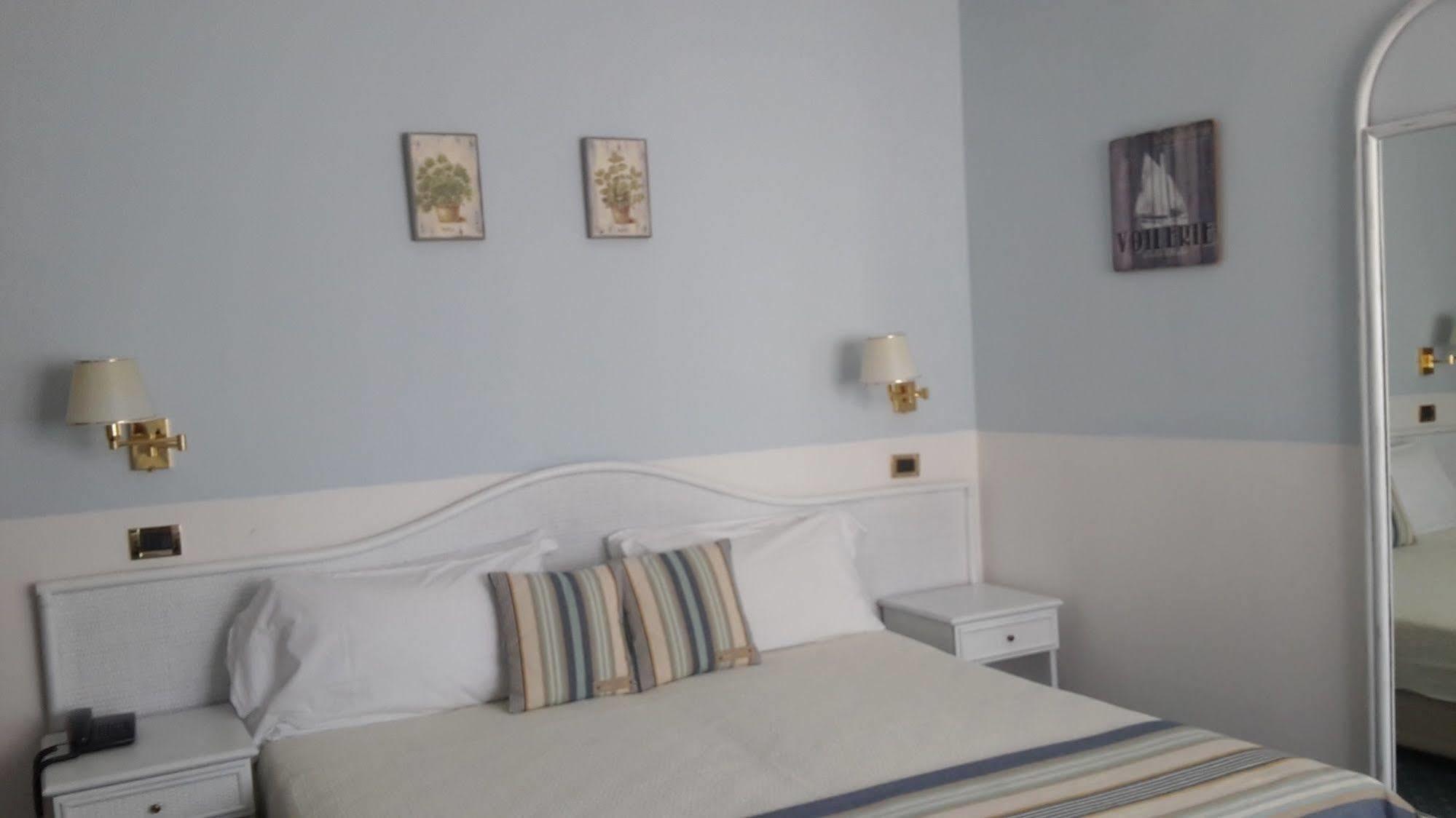 Hotel Villa Tiziana Lido de Venise Extérieur photo