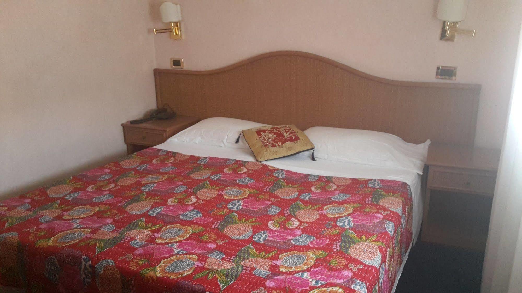 Hotel Villa Tiziana Lido de Venise Extérieur photo