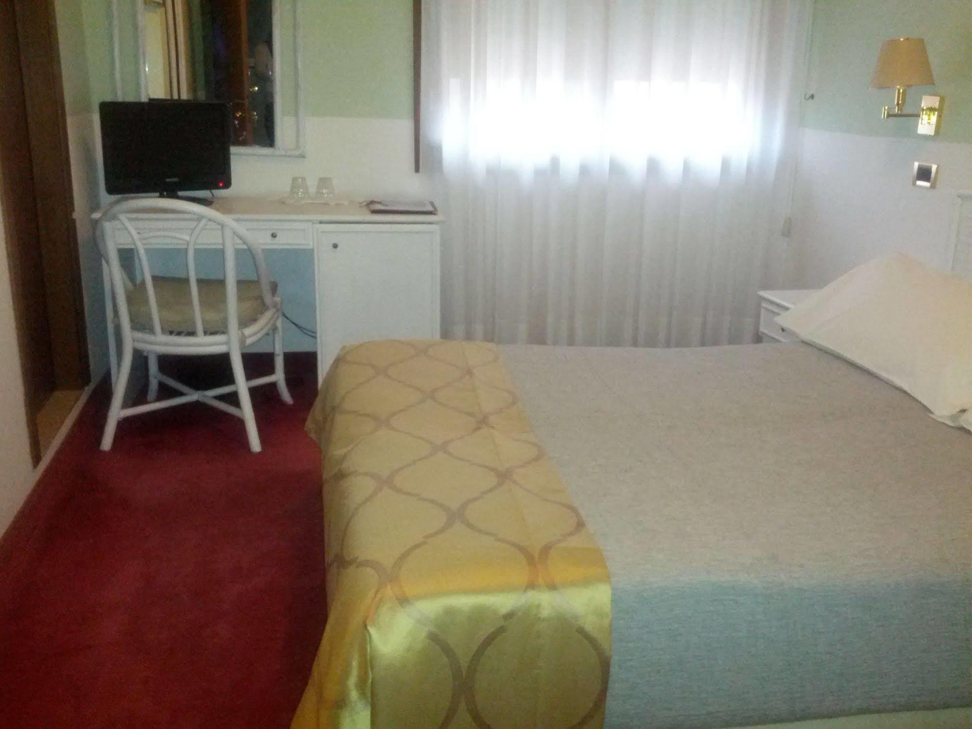 Hotel Villa Tiziana Lido de Venise Extérieur photo