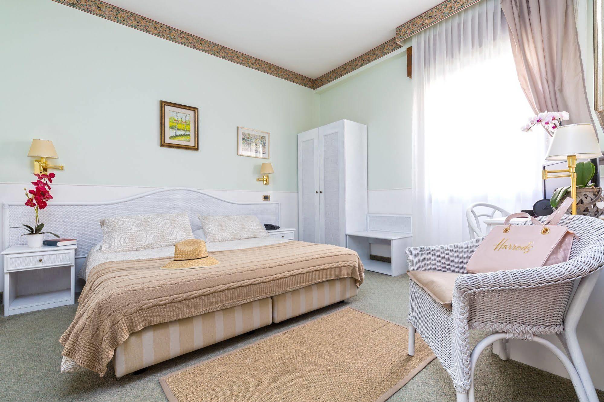 Hotel Villa Tiziana Lido de Venise Extérieur photo